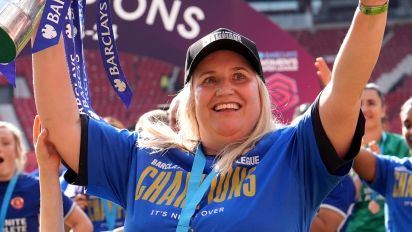 Getty Images - Chelsea manager Emma Hayes celebrates with the trophy after winning the Barclays Women's Super League and her final match as manager of the club at Old Trafford, Manchester. Picture date: Saturday May 18, 2024. (Photo by Martin Rickett/PA Images via Getty Images)