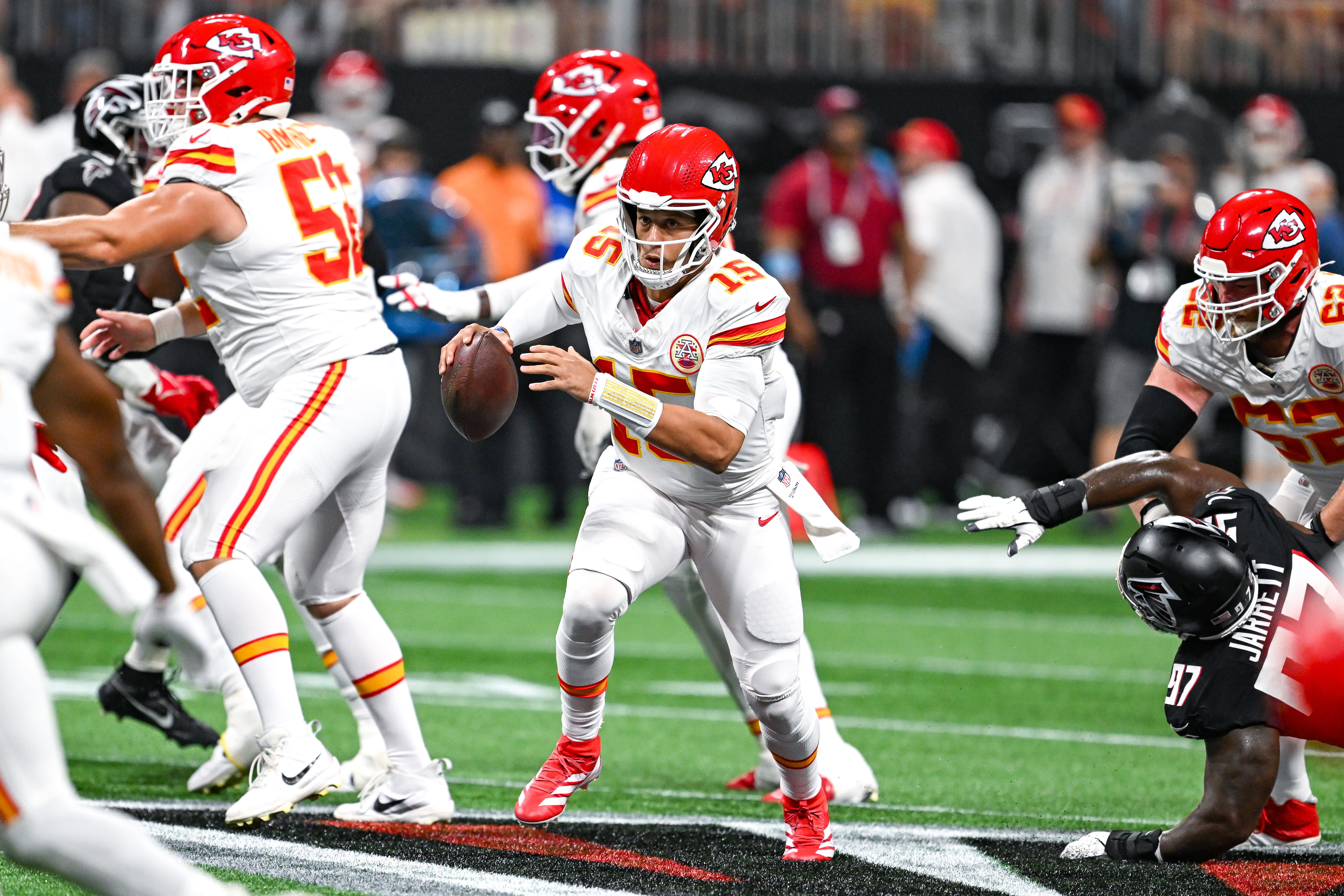 Live updates: Mahomes, Chiefs pull ahead of Falcons