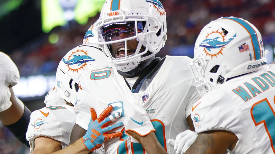 NFL fans lose it after Dolphins upend Patriots with a wild trick play