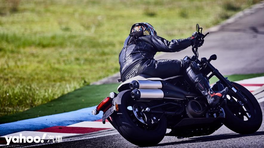 2022 Harley-Davidson全新Sportster S登場！賽道見真章底下是羊是狼？！ - 13