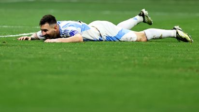 Yahoo Sports - The temporary grass field at Atlanta's Mercedes-Benz Stadium for Thursday's Copa América opener drew heavy criticism from players for its poor