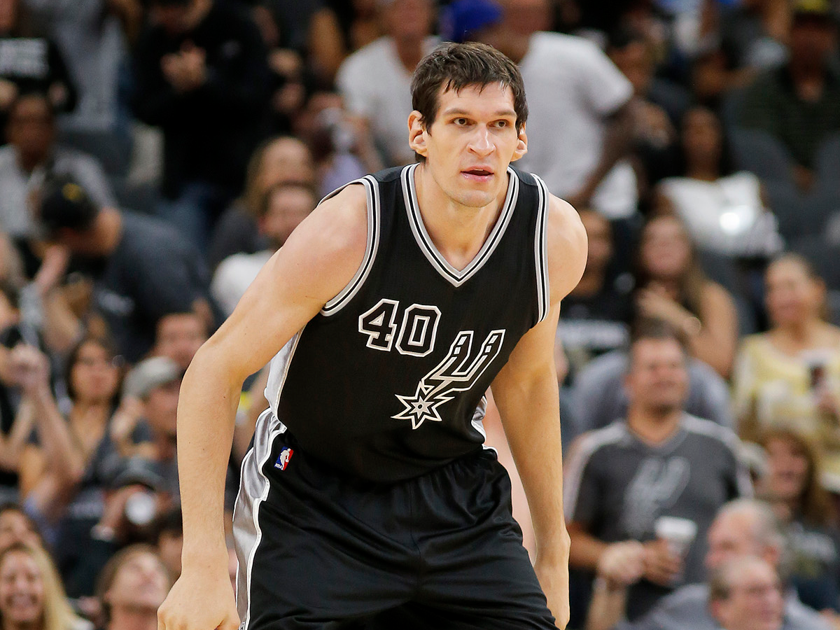 Here are a bunch of photos of Spurs' Boban Marjanovic's hands