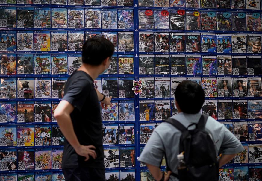 People look at console games at a store in Beijing on August 31, 2021, a day after China announced a drastic cut to children's online gaming time to just three hours a week in the latest move in a broad crackdown on tech giants. (Photo by Noel Celis / AFP) (Photo by NOEL CELIS/AFP via Getty Images)