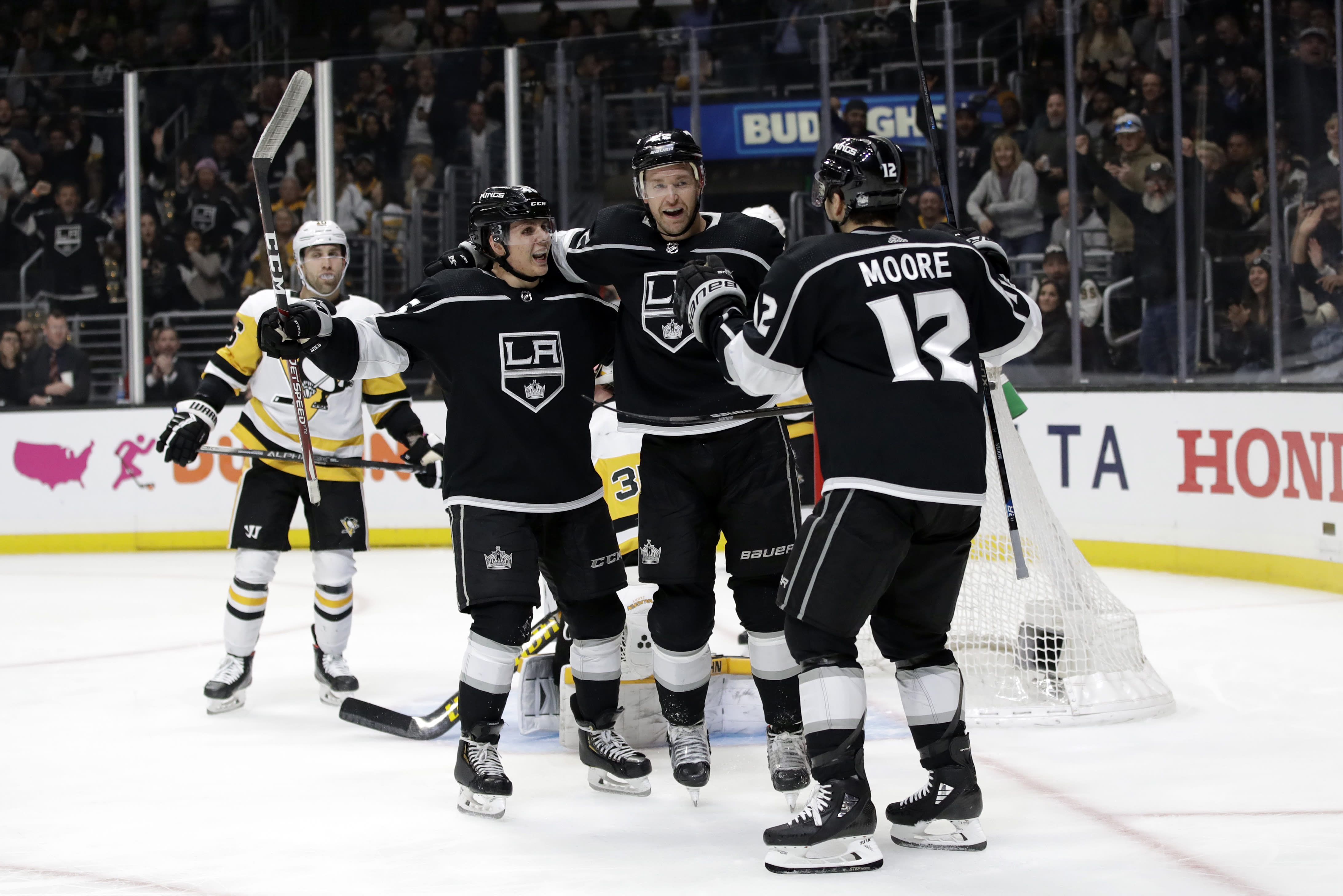 Lizotte, Kings send Penguins to 4th straight loss, 2-1