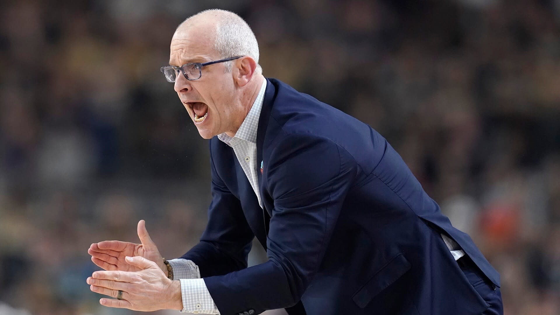 Dan Hurley will stay at UConn, turns down big-money offer to coach Lakers