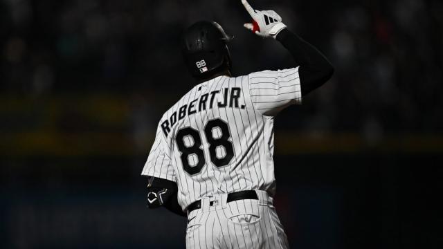 White Sox' Lucas Giolito on Luis Robert Jr.: Watching his growth has been  incredible