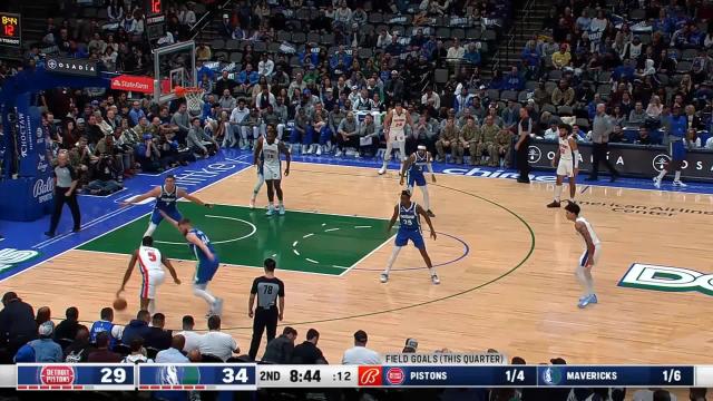 Alec Burks with a 3-pointer vs the Dallas Mavericks