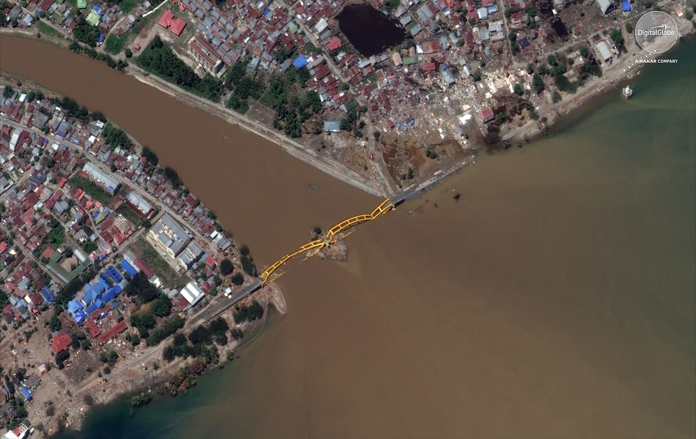 These Satellite Photos Show Indonesia Before and After the Tsunami That