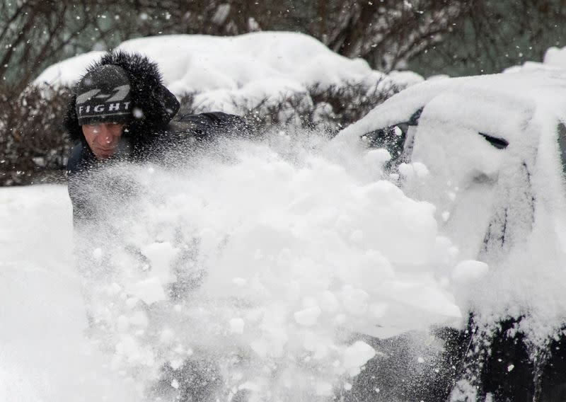 ‘Snow-apocalypse’ blankets freeze Moscow