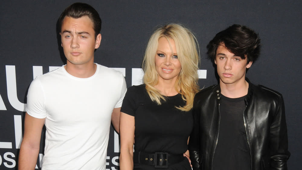 Pamela Anderson Jetzt Packt Ihr Sohn Brandon Lee Aus