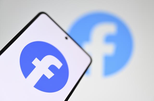 ANKARA, TURKIYE - SEPTEMBER 21: In this photo illustration, the logo of 'Facebook' is displayed on a mobile phone screen in Ankara, Turkiye on September 21, 2023. (Photo by Harun Ozalp/Anadolu Agency via Getty Images)