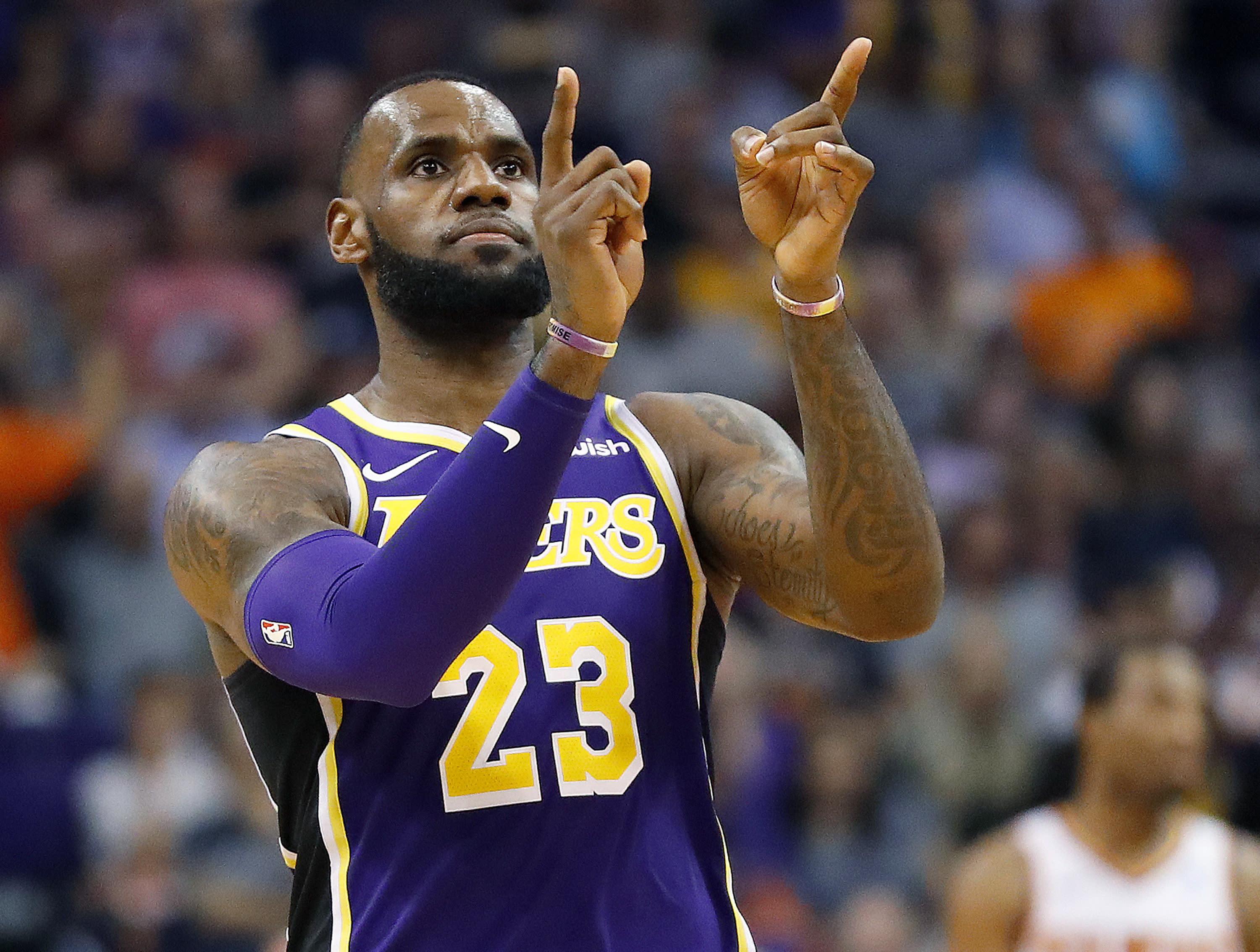  LeBron  James drains shots  from Lakers logo  in warmups