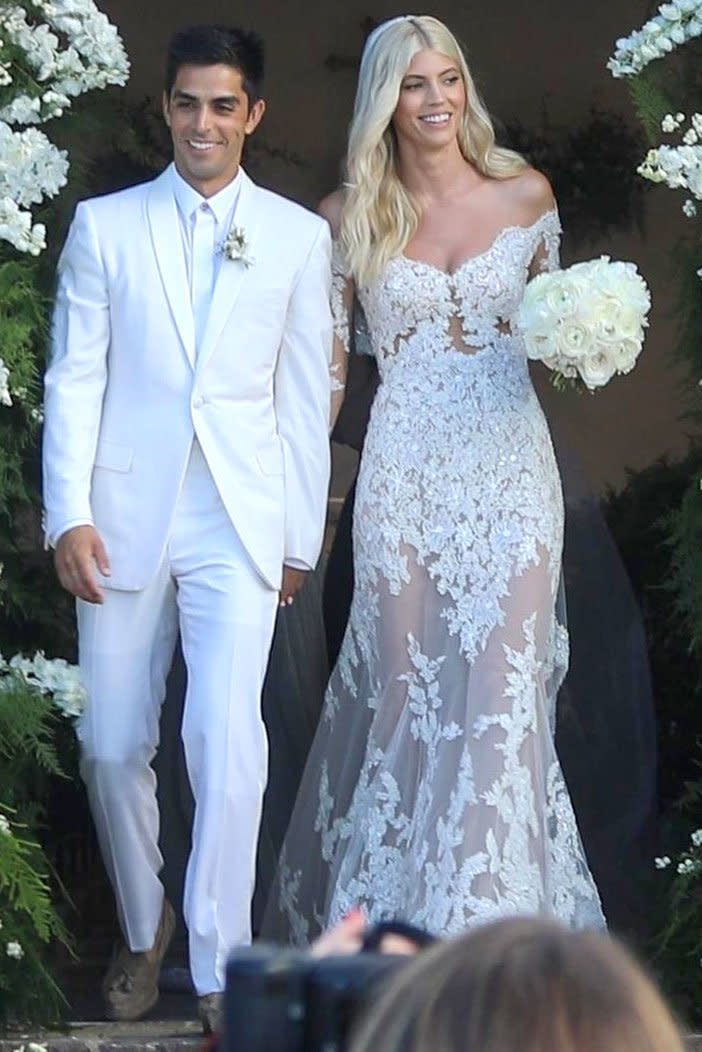 Victoria S Secret Model Devon Windsor Marries Johnny Dex Barbara Images, Photos, Reviews