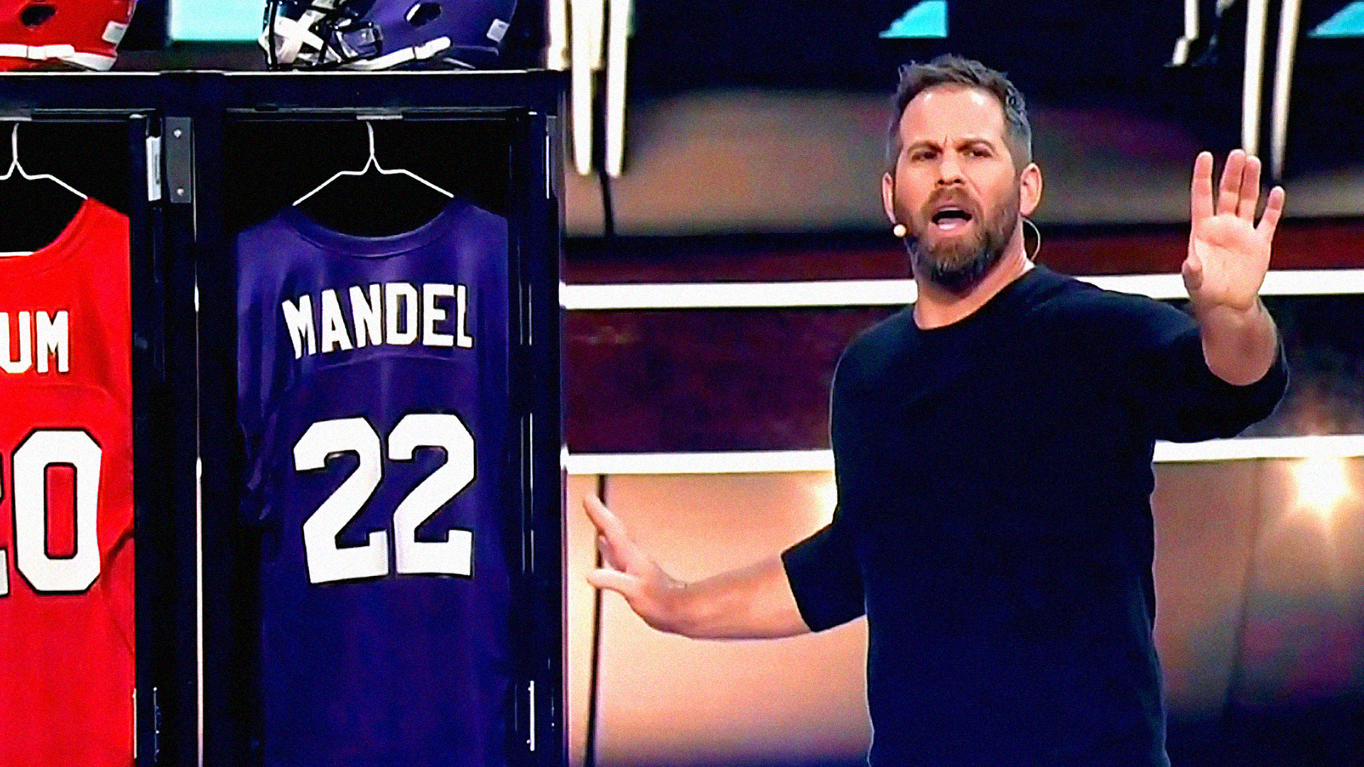 Eagles star Jon Dorenbos does 'America's Got Talent' magic trick (video)