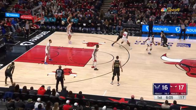 LaMelo Ball with a 2-pointer vs the Chicago Bulls