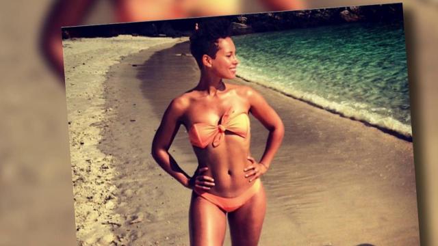 alicia keys in bikini