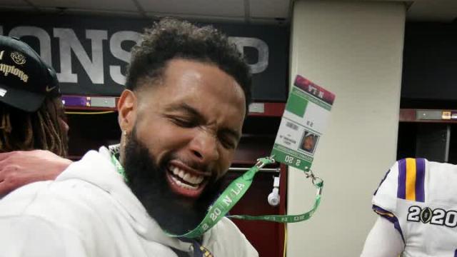 Odell Beckham Jr. hands out wads of cash to LSU players to celebrate championship