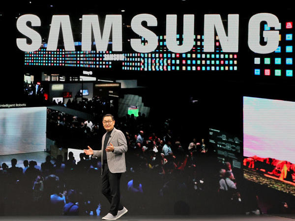 LAS VEGAS, NEVADA - JANUARY 04:  Samsung Electronics Inc. Vice Chairman and CEO Jong-Hee Han delivers a keynote address at CES 2022 at The Venetian Las Vegas on January 4, 2022 in Las Vegas, Nevada. CES, the world's largest annual consumer technology trade show, is being held in person from January 5-7, with some companies deciding to participate virtually only or canceling their attendance due to concerns over the major surge in COVID-19 cases.  (Photo by Ethan Miller/Getty Images)