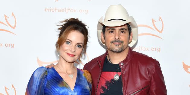 La esposa de Brad Baisley, Kimberly Williams, ha publicado la foto de cumpleaños más vergonzosa de todos los tiempos