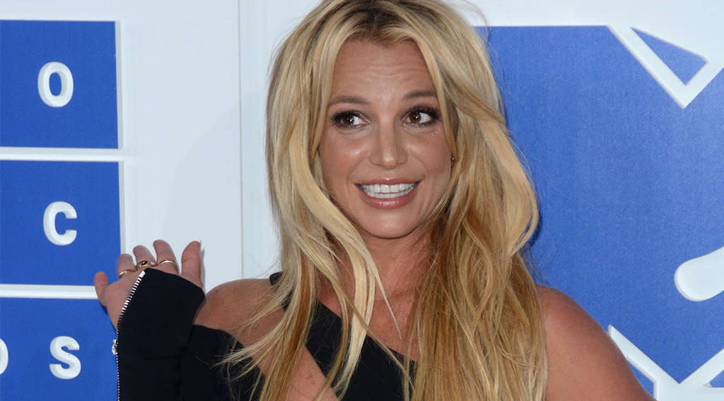 Britney Spears La Chanteuse Reagit Avec Humour Apres L Annonce De Sa Mort Photos