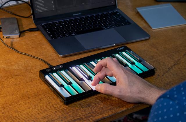 Roli Lumi Keys Studio Edition keyboard