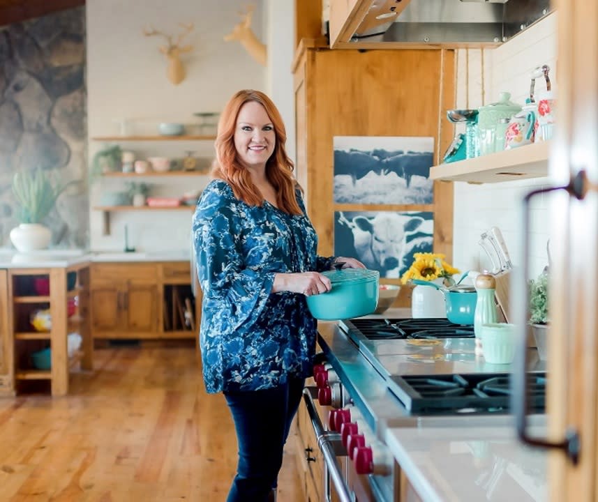 The Pioneer Woman - Ree Drummond - In the doorway at Sister House