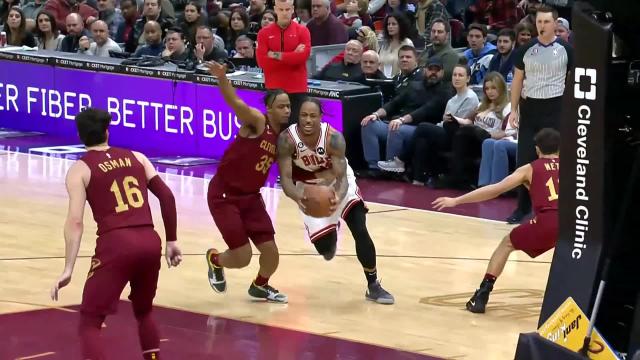 Isaac Okoro with a block vs the Chicago Bulls