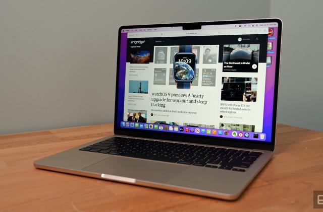 MacBook Air (M2, 2022)