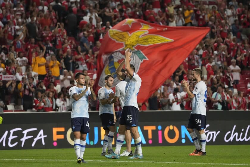 Benfica pokonuje Dynamo Kijów, zmierzając do Ligi Mistrzów