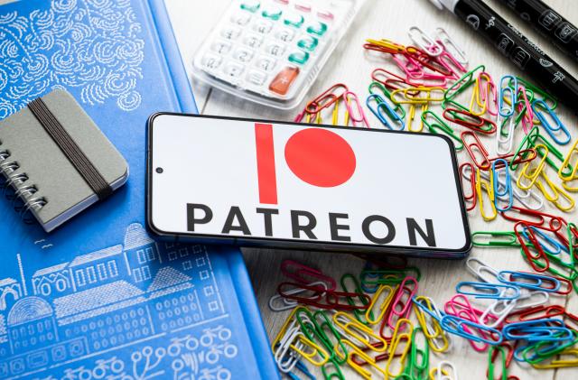 POLAND - 2023/03/07: In this photo illustration a Patreon logo seen displayed on a smartphone. (Photo Illustration by Mateusz Slodkowski/SOPA Images/LightRocket via Getty Images)