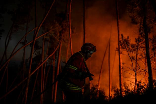 Forest fires broke out several days ago, 1,500 firefighters were mobilized