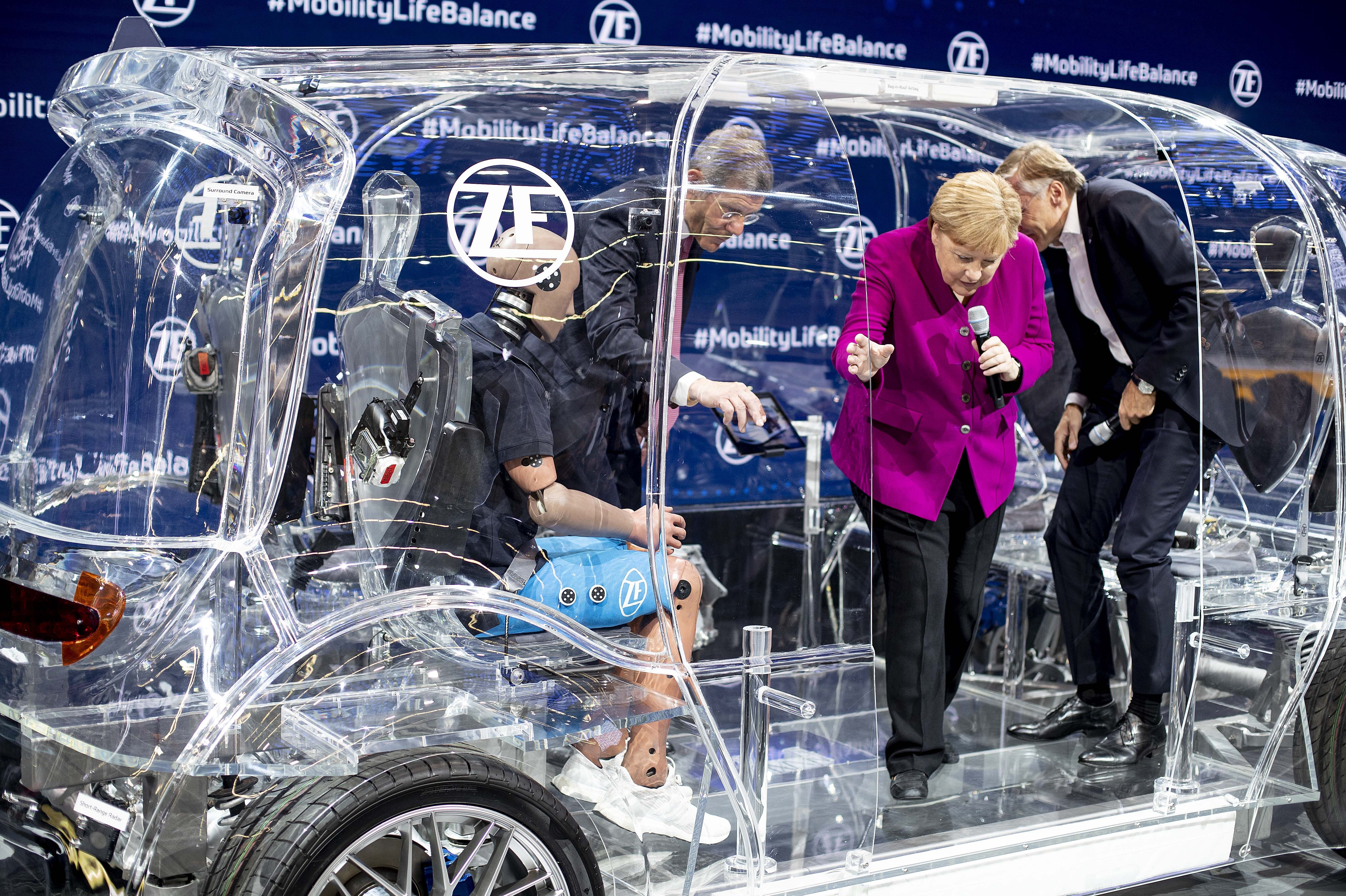 Merkel: Germany, auto industry face 'Herculean' climate task