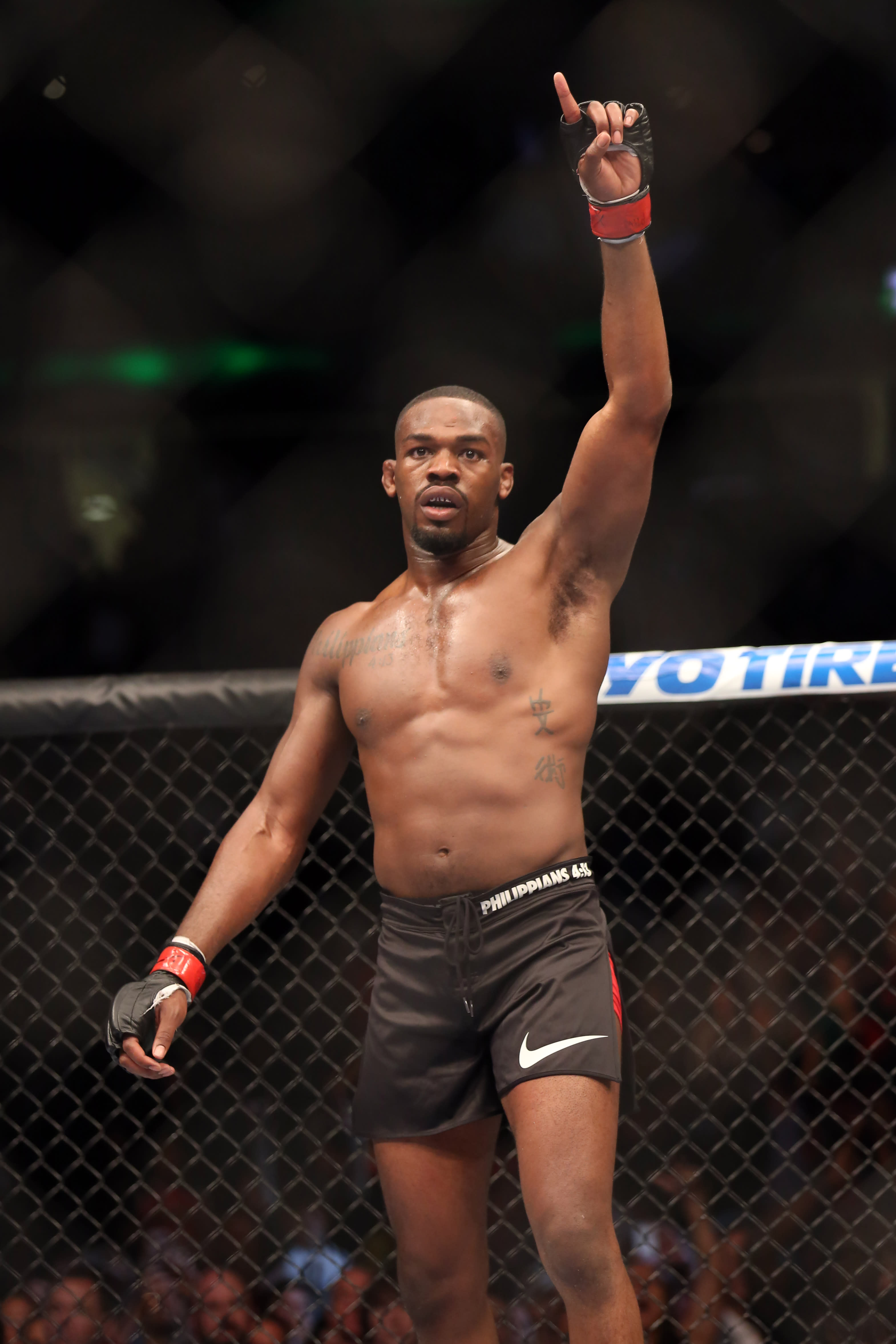 Jones retains light heavyweight title at UFC 1593140 x 4710