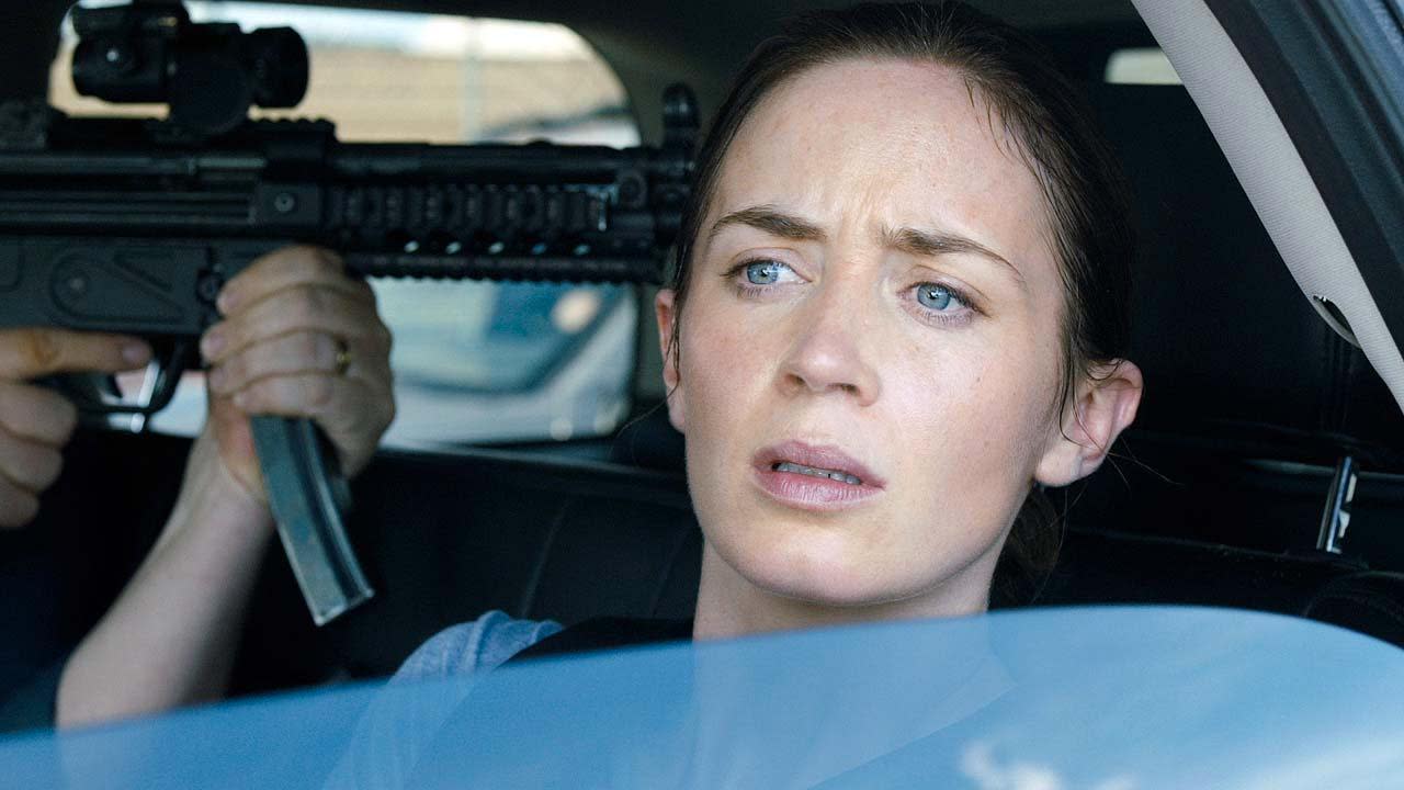 See Emily Blunt Get Ready For A Gunfight In Sicario Clip Video 