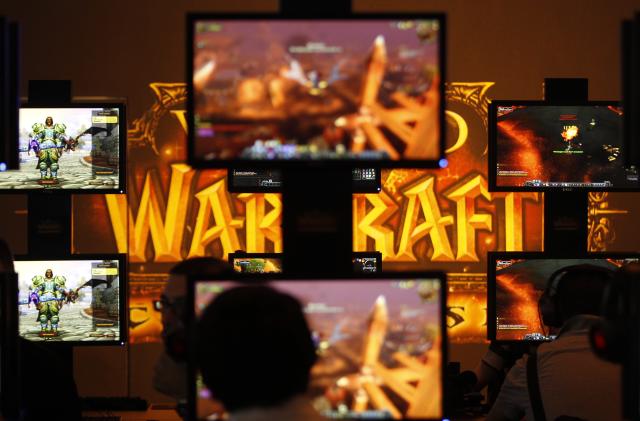 Visitors play ''World of Warcraft'' at an exhibition stand during the Gamescom 2011 fair in Cologne August 17, 2011. The Gamescom convention, Europe's largest video games trade fair, runs from August 17 to August 21.   REUTERS/Ina Fassbender (GERMANY - Tags: BUSINESS SOCIETY)