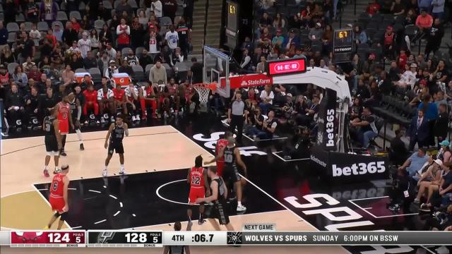 DeMar DeRozan with a dunk vs the San Antonio Spurs