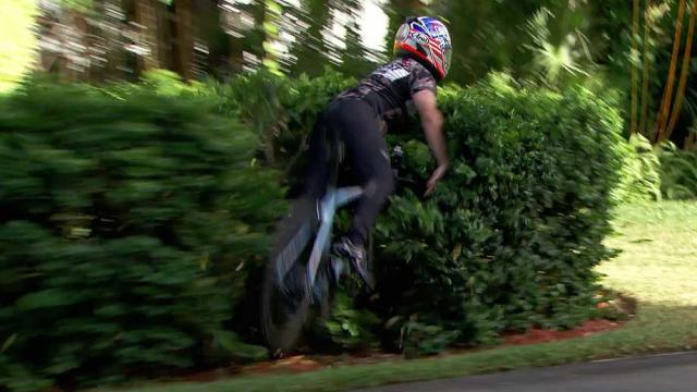 Azinger Watches Feherty's Ridiculous Bike Crash