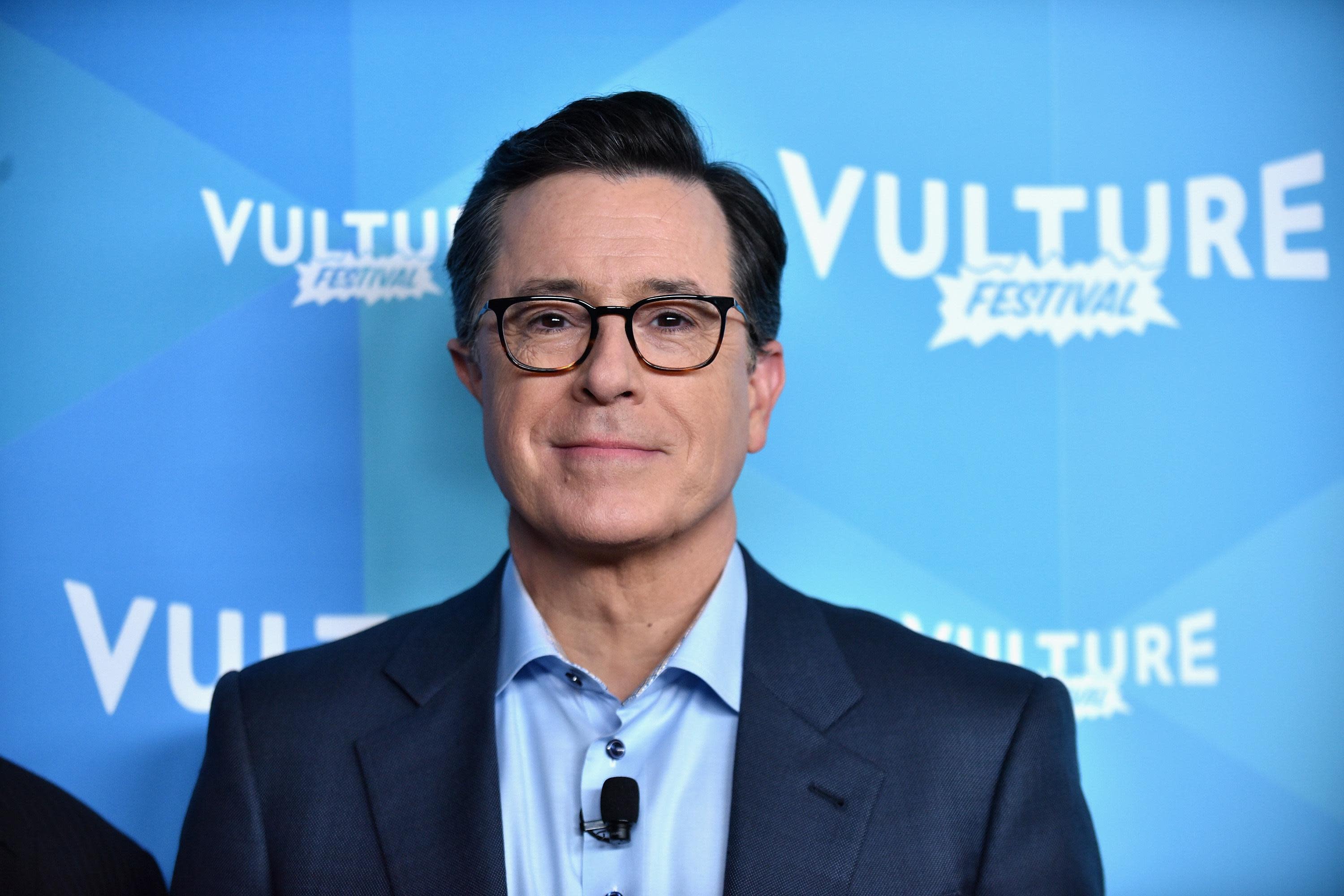 Имя ведущего. Стивен кольбер. Colbert.