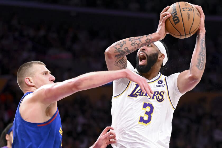 Anthony Davis agrees to three-year contract extension with Lakers