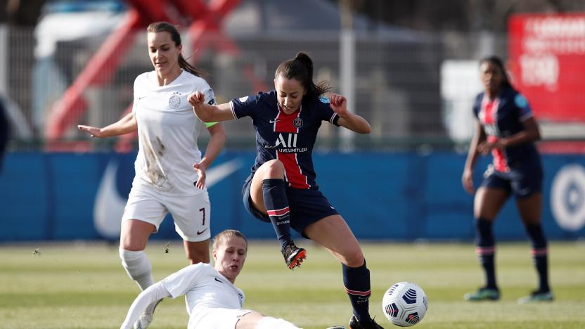 Soccer Football - Women's Champions League - Round of 16 First Leg - Paris St Germain v Sparta Prague - Georges Lefevre Stadium, Saint-Germain-en-Laye, France - March 9, 2021  Paris St Germain's Luana in action with Sparta Prague's Eliska Sonntagova and Lucie Martinkova  REUTERS/Benoit Tessier