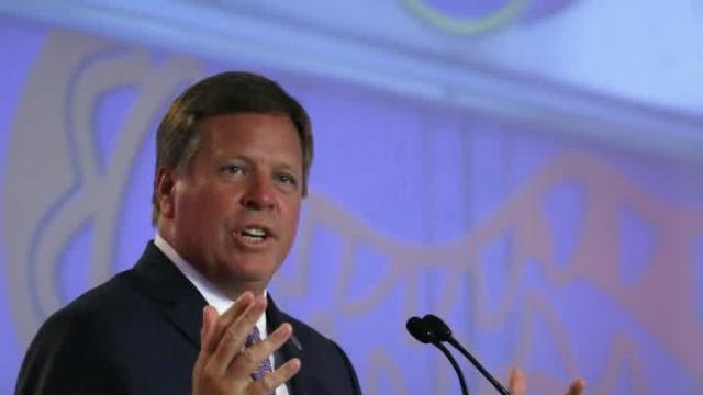 Jim McElwain not happy that jokes about shark photo got 'personal'