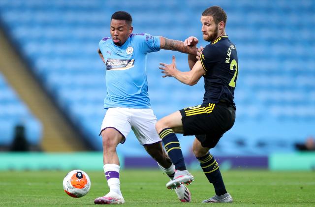 MANCHESTER, ENGLAND - JUNE 17: Gabriel Jesus of Manchester City takes on Shkodran Mustafi of Arsenal during the Premier League match between Manchester City and Arsenal FC at Etihad Stadium on June 17, 2020 in Manchester, United Kingdom. (Photo by Matt McNulty - Manchester City/Manchester City FC via Getty Images)