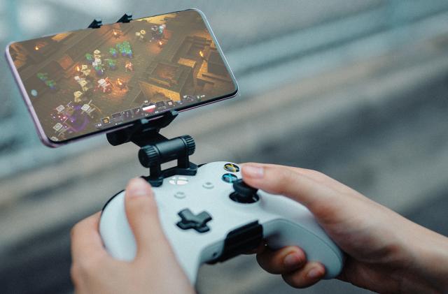 Xbox cloud gaming service hits iOS, Windows PCs in spring 2021