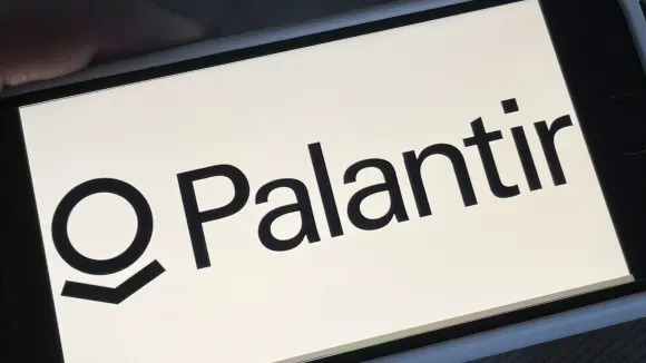 Palantir stock falls on weak full-year outlook