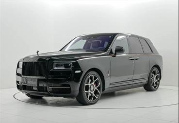 2021年勞斯萊斯 Cullinan Black Badge紀念車 當年售價2268+350萬 暫定價2240萬 哩程數16000 目前台灣總代理2021年式只有1台，在2手車訊官網也買得到1台