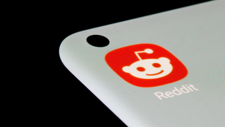 FILE PHOTO: Reddit app is seen on a smartphone in this illustration taken, July 13, 2021. REUTERS/Dado Ruvic/Illustration/File Photo