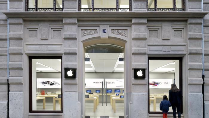 The facade of an Apple Store in Spain.