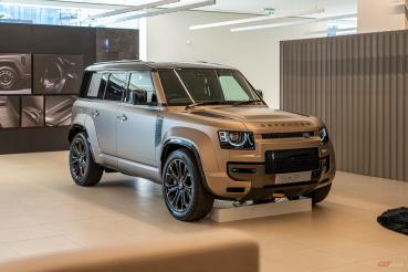 能上賽道的越野車？JLR Defender OCTA 展間搶先直擊！