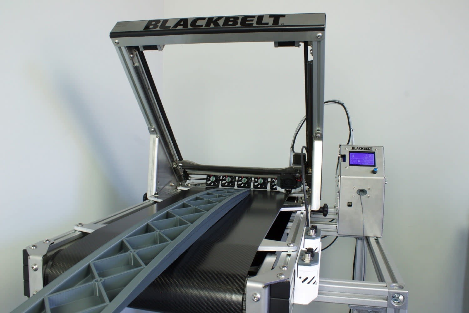 За 4 часа 3d принтер напечатал 68. Blackbelt 3d Printer. Ленточный 3д принтер Creality. Conveyor Belt 3d. 3d принтер конвейер.