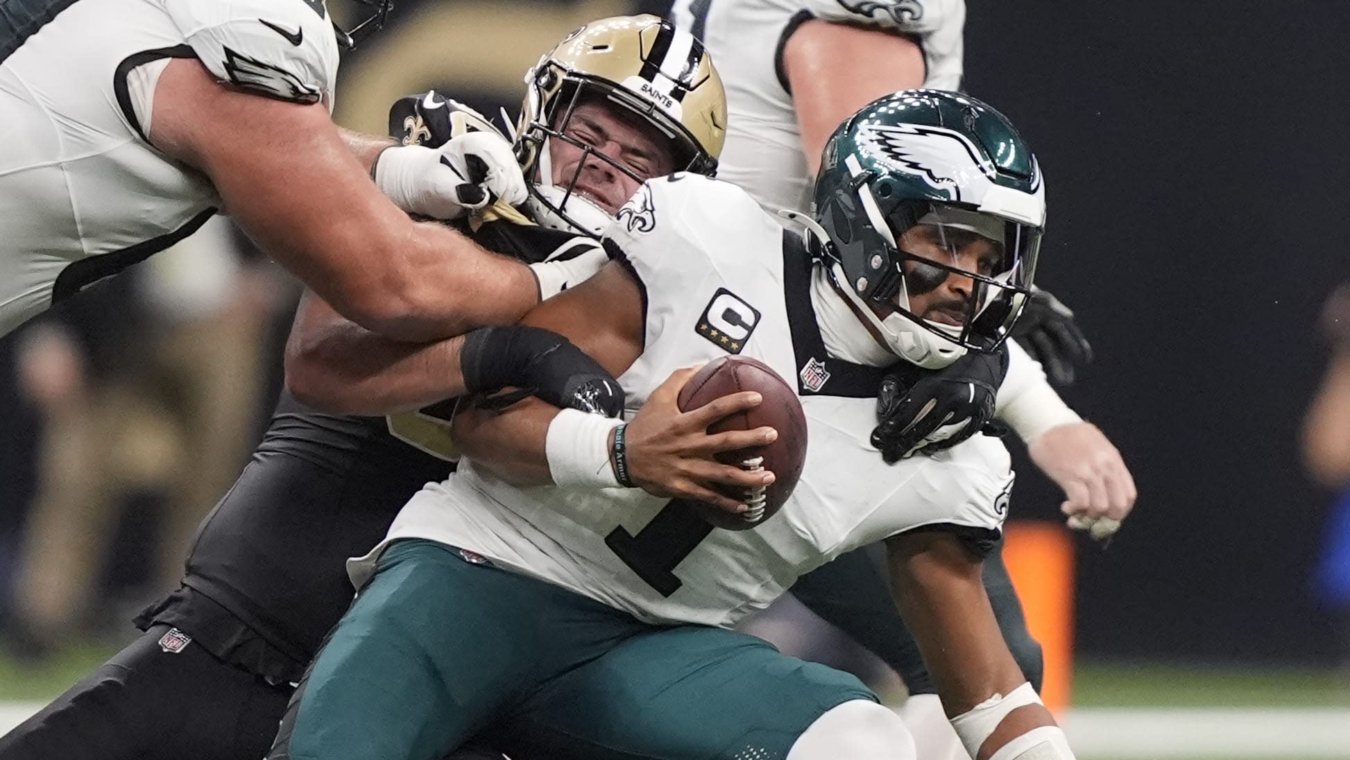 Live updates: Defense setting the tone between Eagles, Saints